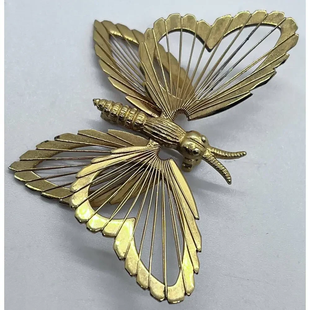 Vintage Monet Gold Tone Open Wire Work Wings Butterfly Pin Brooch